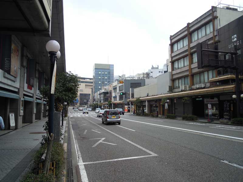 金沢片町商店街。金沢南大通り（国道１５７号）